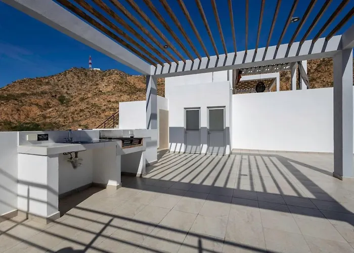 Holiday home 2 Bedroom Wake Up To Unique Views From Your Balcony